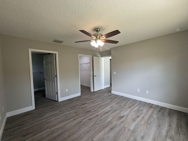Building Photo - New 3/2/2 fenced home with Many Upgrades i...