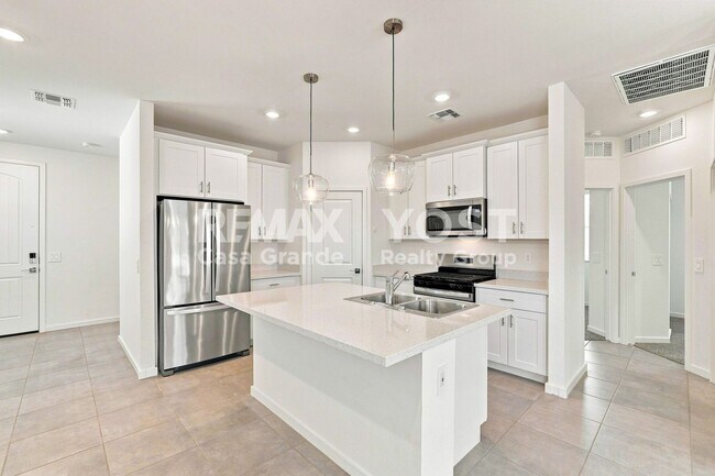 Building Photo - 2689 E Santa Ynez Dr