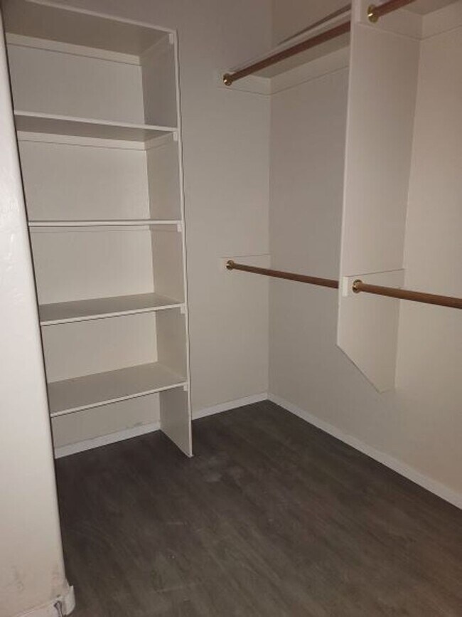 Building Photo - Single story with lots of tile in living a...