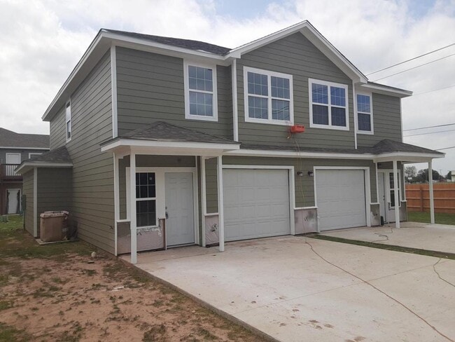Primary Photo - 109 Meyers Ter Cir