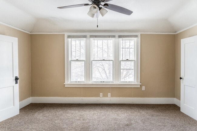 Building Photo - 712 W 22nd St