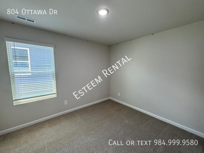 Building Photo - 804 Ottawa Dr