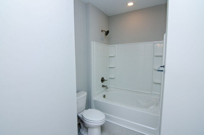 Building Photo - Stunning Condo with Garage space