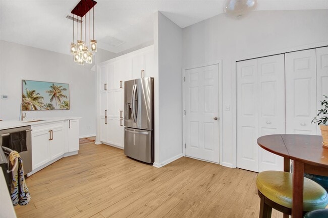 Building Photo - 880 Oak Arbor Cir