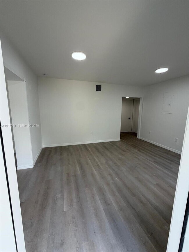 Building Photo - 4000 SW 16th Terrace