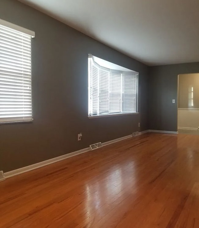 Building Photo - 324 Cumberland Dr