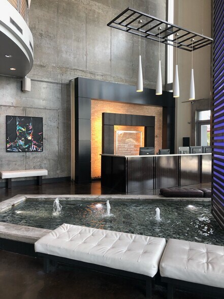 Building Photo - 690 SW 1st Ave