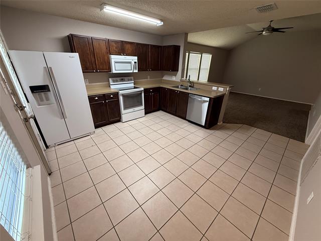 Building Photo - 9301 Goldenview Dr