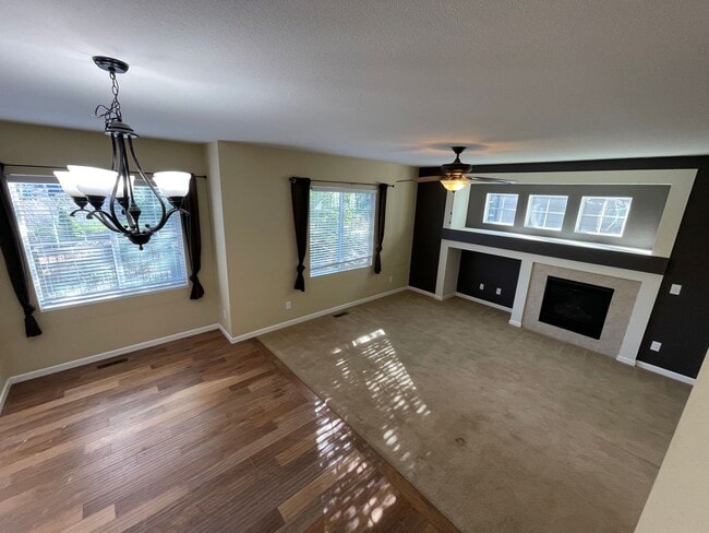 Building Photo - Beautiful 5-bedroom House in the Saddle Rock Area