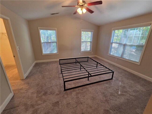 Building Photo - 1304 Madison Ln S E