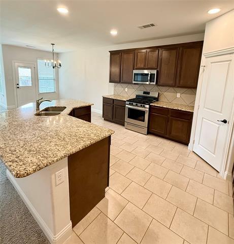 Building Photo - 204 Flower Ridge Dr