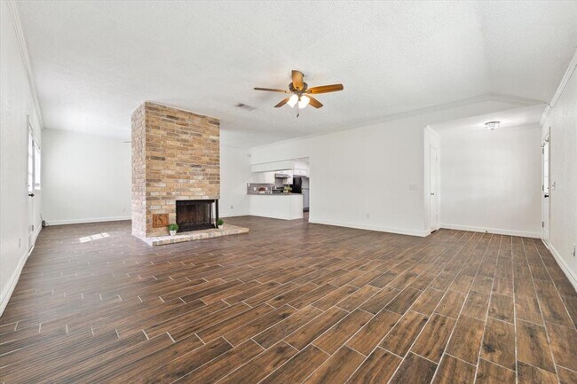 Building Photo - 3915 Flintrock Ln