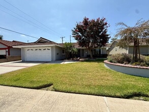 Building Photo - "Spacious 4-Bedroom Gem with 3 Full Baths in Cypress!"