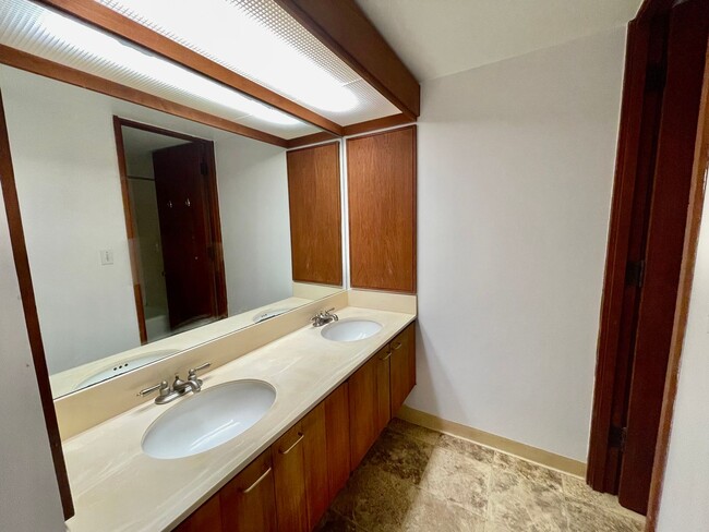 Building Photo - 1Bedroom, 1 Bathroom Unit in Naniwa Garden...