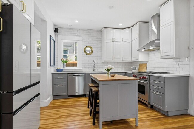 Building Photo - "Charming 4-Bed Oasis with 2.5 Baths in the Heart of Denver!"