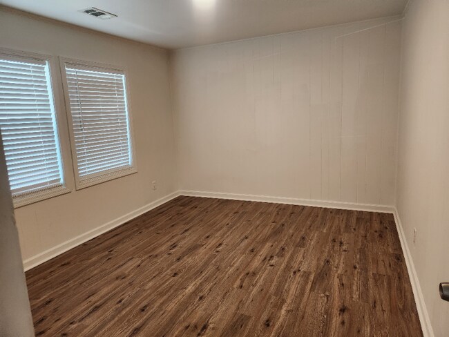 Building Photo - 6124 Clane Dr SE