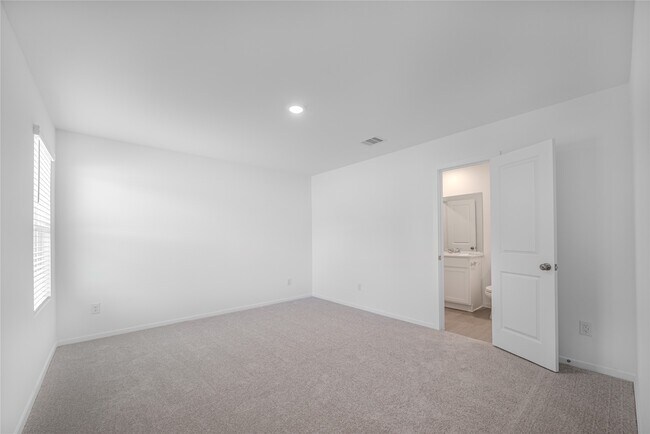 Building Photo - 21043 Santopadre St