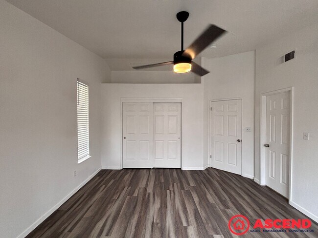 Building Photo - Beautiful 4 Bedroom Home In Rosedale!