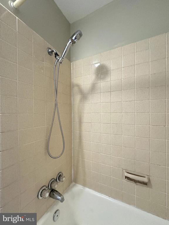 Building Photo - 1109 W James St