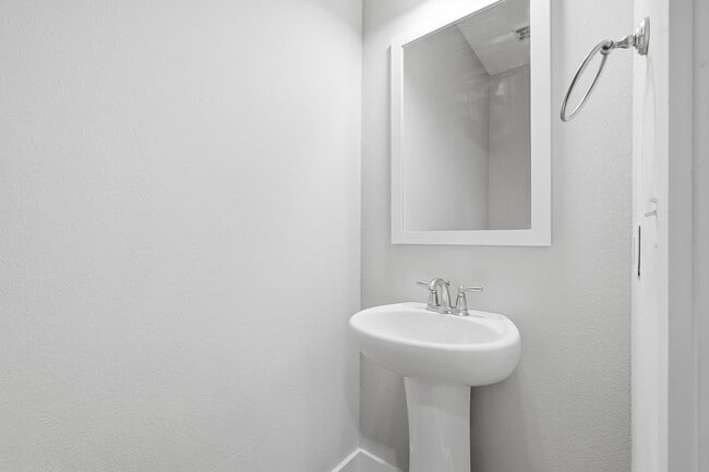 Building Photo - 3 Bedroom End Unit with a Lake View!!