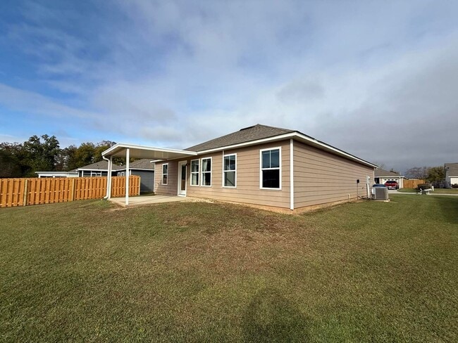 Building Photo - Three Bedroom Two Bath - Foley