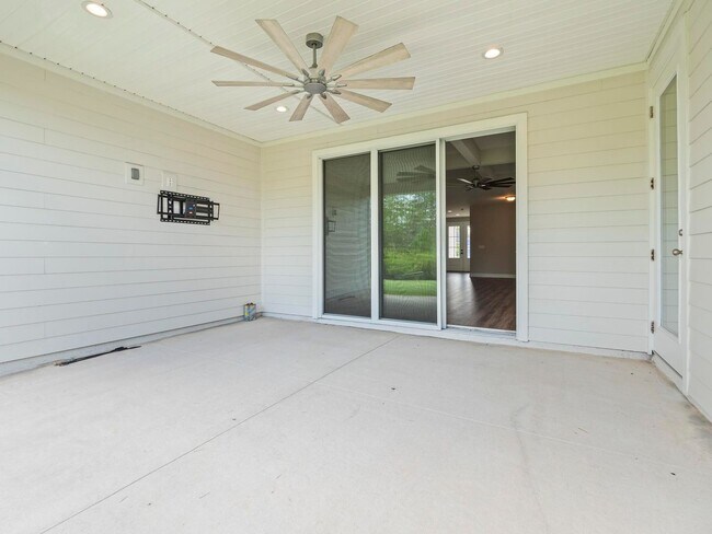 Building Photo - 4 bedroom, 3 bath home in Grand Landings G...