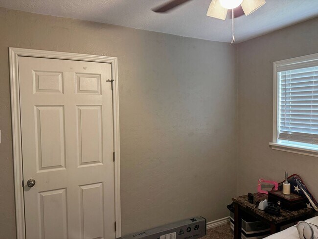 Building Photo - 4 bedrooms in Southwest Wichita Falls For Lease!