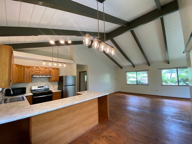 Building Photo - Charming 1-Bedroom Retreat in Volcano