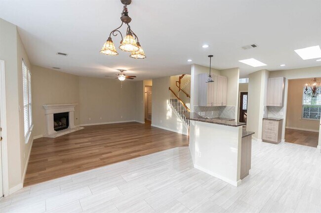 Building Photo - 10920 Quarry Oaks Trail