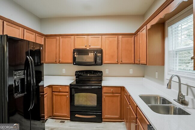 Building Photo - 657 Amberwood Dr