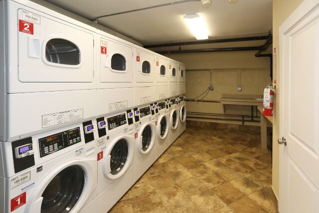 Building Photo - 630 W Wrightwood Ave