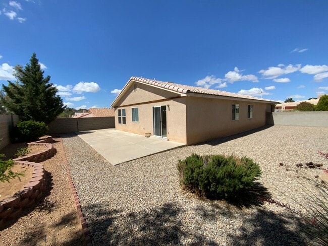 Building Photo - 4 Bedroom Single Story Home Available Near...