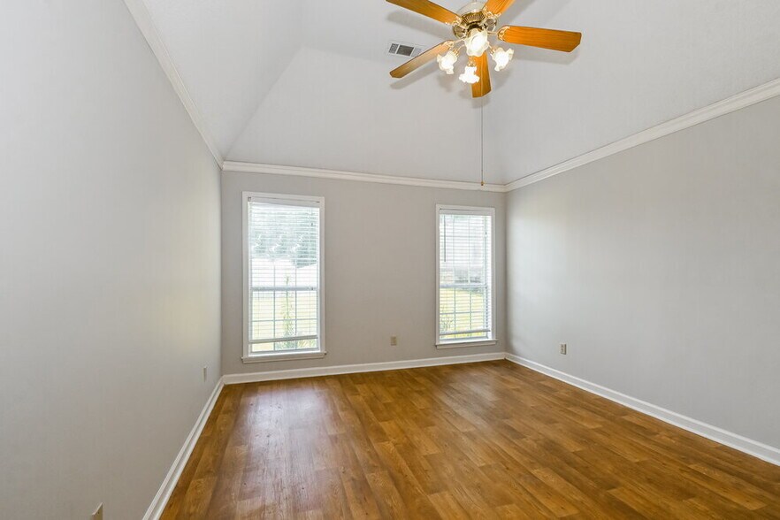 Building Photo - 15 Oakridge Cove