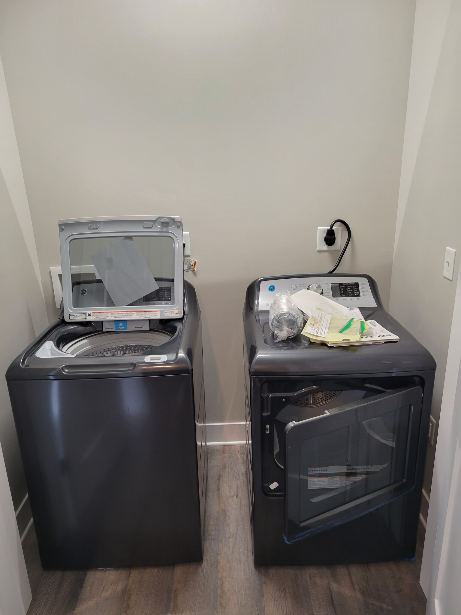Washer & Dryer - Brand new - 232 Mulberry St