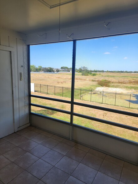 Building Photo - 2495 Twin Dr