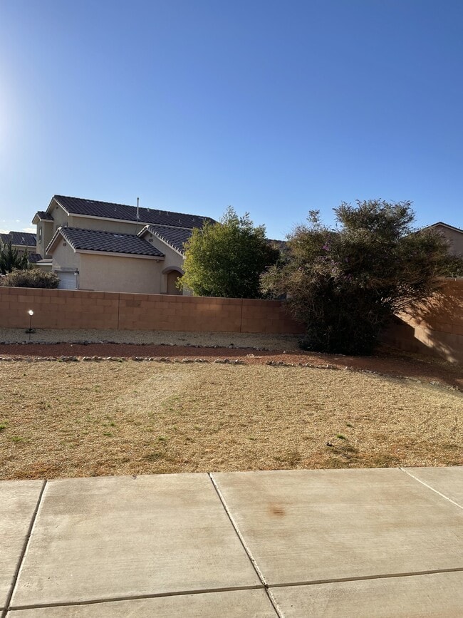Building Photo - 2230 Vista de Colinas Dr SE