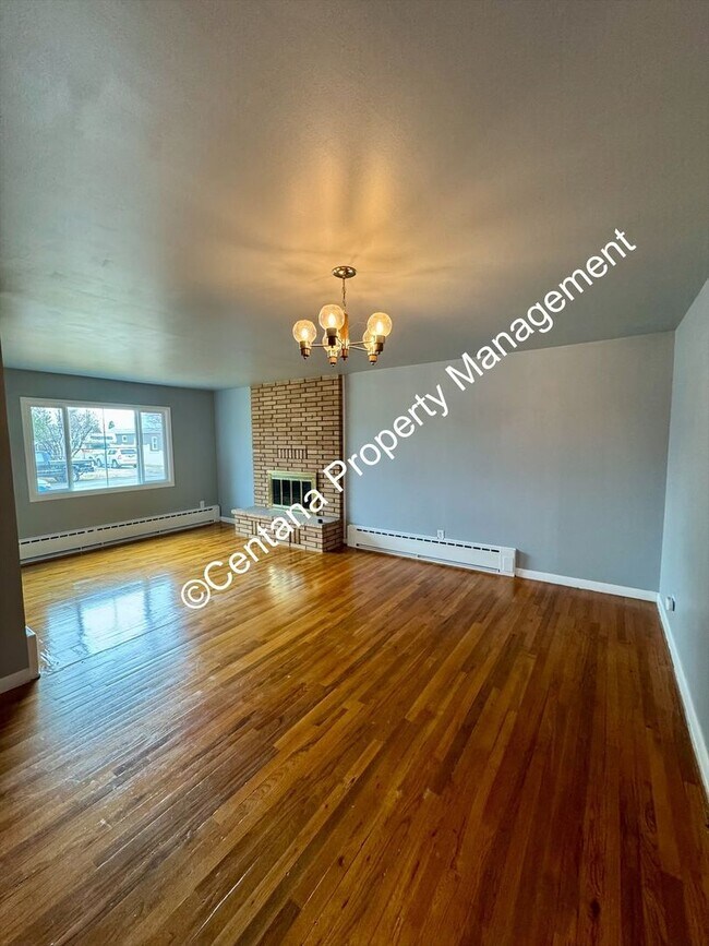 Building Photo - 2 Bedroom one Bath with large Yard located on the flats.