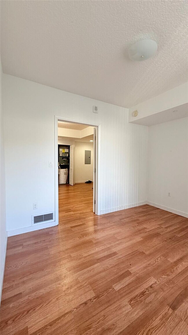 Building Photo - 601 NE 23rd St