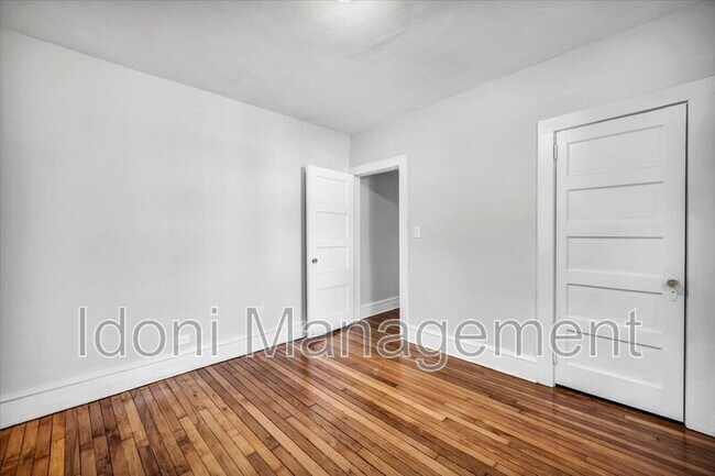 Building Photo - 14 Ridgefield St