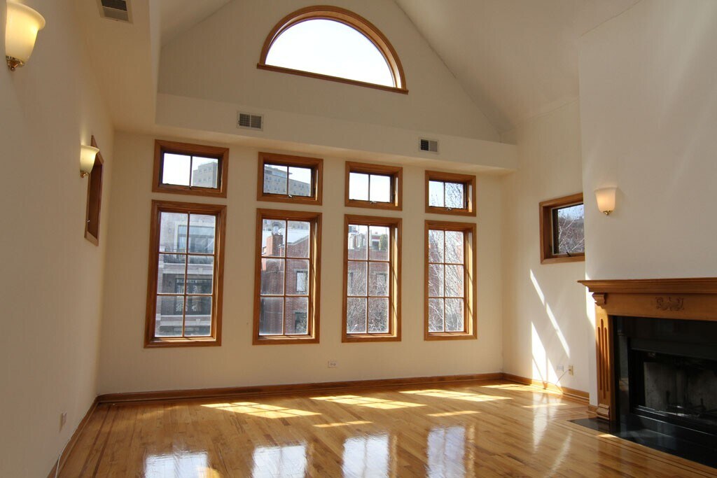 Building Photo - 844 W Buckingham Pl