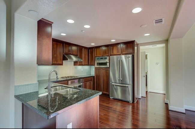 Building Photo - 581 Selby Lane
