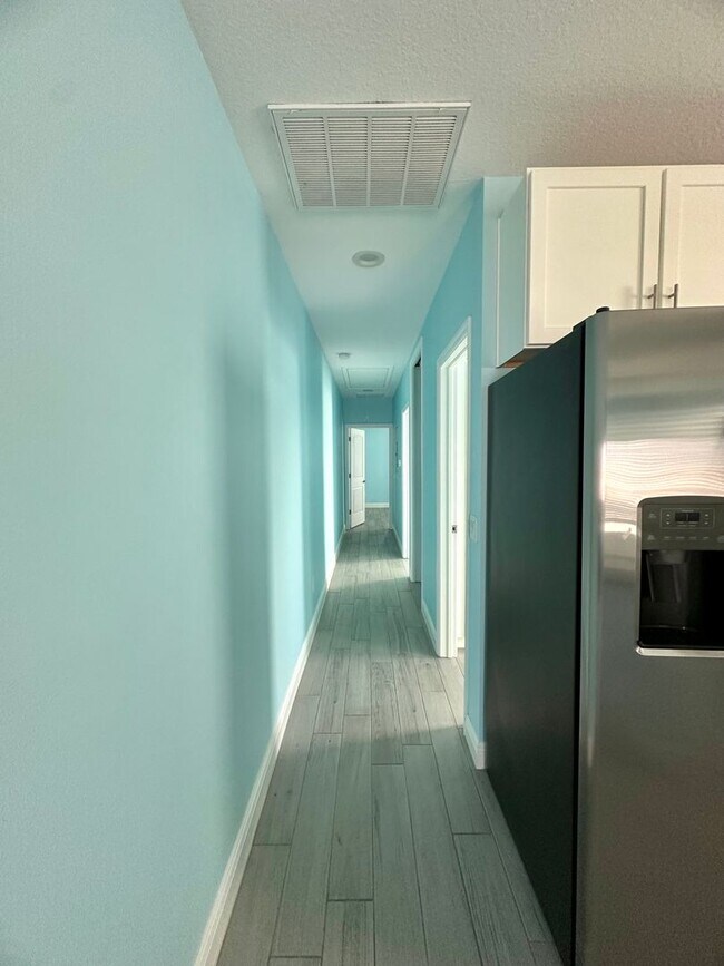 Building Photo - 615 E Virginia Ave