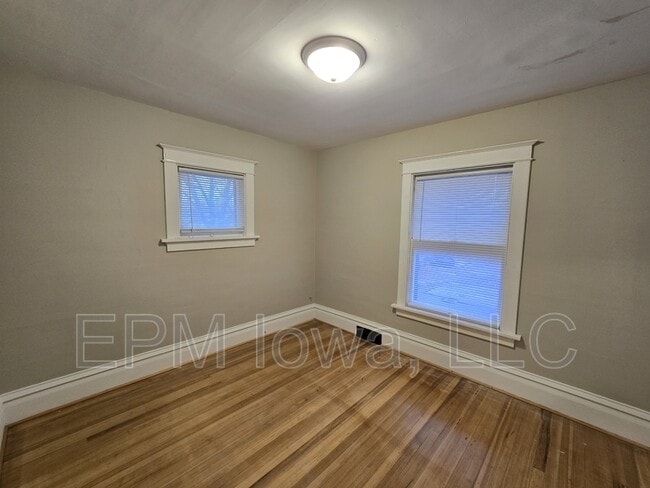 Building Photo - 349 17th St SE