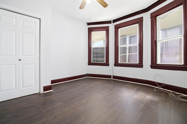 Building Photo - 35 W 52nd St