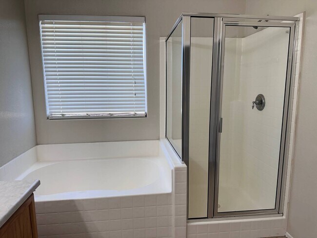 Building Photo - 2820 Dowitcher Ave