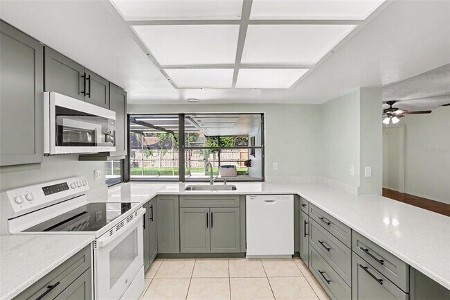 Building Photo - 648 Bua Dr