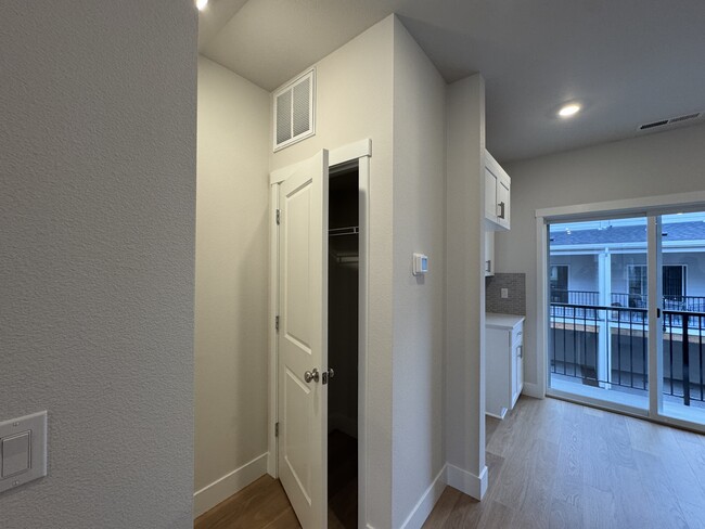 Building Photo - 15083 NW Ethel Ln