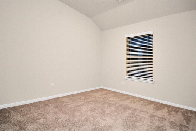 Building Photo - 6927 Escondido Dr
