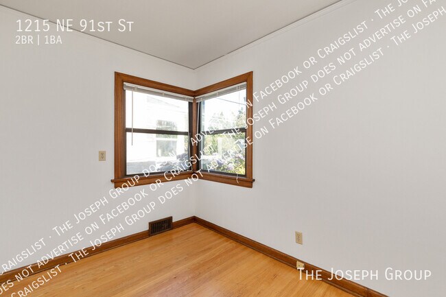 Building Photo - 1215 NE 91st St