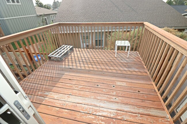 Building Photo - Townhome NE Bend